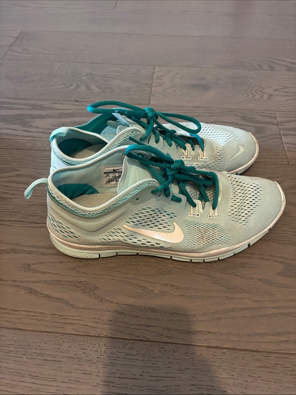 Nike Women’s Mint Green Athletic Sneakers with Teal Laces